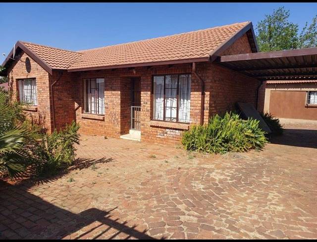 6 BEDROOM HOUSE FOR SALE IN PHILIP NEL PARK